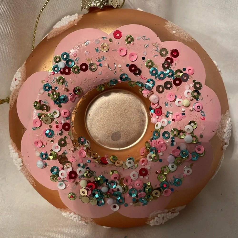 Glass Delicious Pink Glazed Doughnut. Mouth Blown, Hand Painted. - Picture 4 of 4